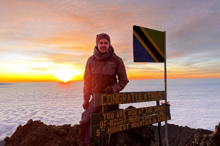 SENDERISMO EN EL MONTE MERU 5 DÍAS