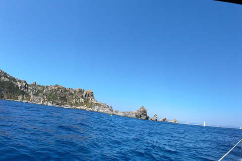 Yacht Me Up Cruzeiro Privado com Tudo Incluído Cannes Lérins SailUm dia na baía de Cannes com tudo incluído