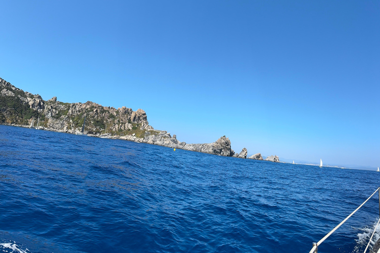 Yacht Me Up Cruzeiro Privado com Tudo Incluído Cannes Lérins SailUm dia na baía de Cannes com tudo incluído