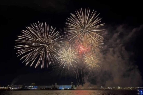 Quebec City: Guided Zodiac Night Tour & Fireworks show