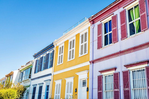 Tour of the most attractive and mysterious places in Valparaiso Walk through the most attractive and mysterious places in Valparaiso