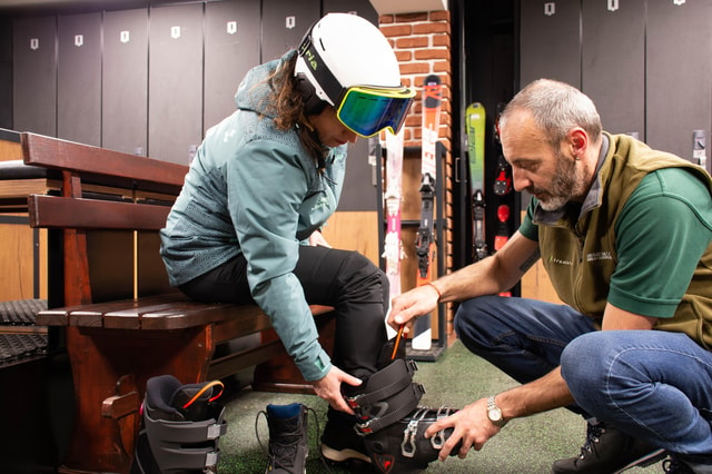 Ski and Snowboard equipment rental in Borovets
