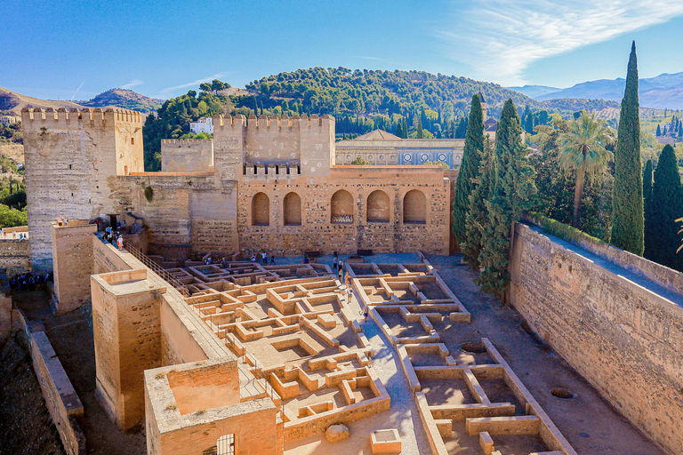 Granada: Alhambra Gardens, Generalife & Alcazaba Small Group