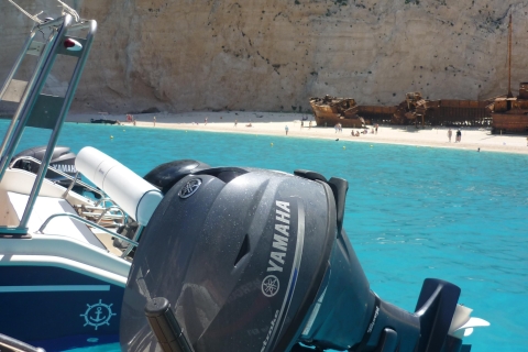 Zakynthos : Croisière privée vers la plage des naufrages et les grottes bleues