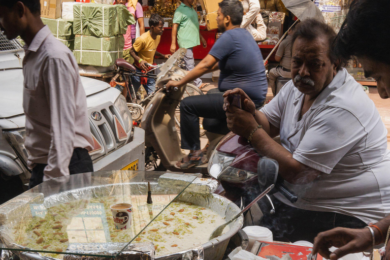 Delhi: Privat shoppingtur med lokal guide och transferResa med endast luftkonditionerad bil, chaufför och guide