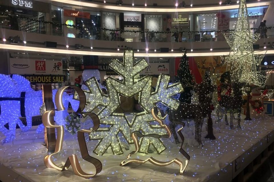 Vancouver Branded Shopping Tour Private - Hizvo