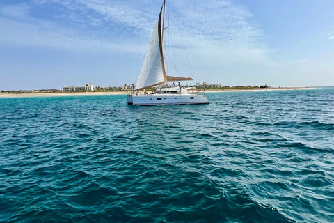 3-godzinna przygoda katamaranem na wodach wyspy Sal