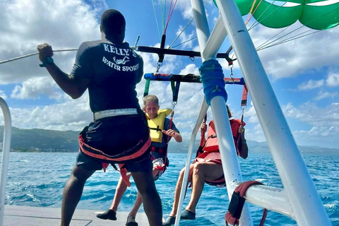 Tubing na plaży, parasailing i dzień na plaży z transportemZ Montego Bay