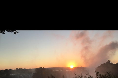 Victoria Falls Sunrise Guided Tour & Local Market Experience Victoria Falls: Sunrise Guided Tour with Souvenir Market