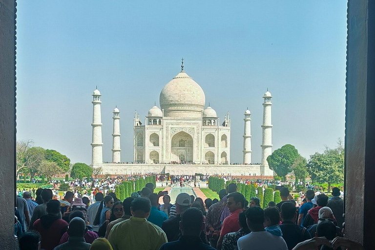 From Delhi: Same Day Round-Trip Tour By Car To Taj Mahal Tour with Car, Driver & Live Tour Guide