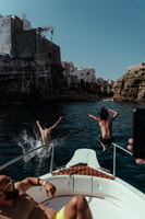 Polignano, crociera in barca privata alle grotte con aperitivo - Hizvo
