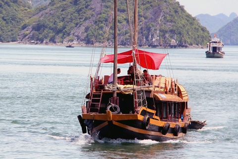从河内出发：兰哈湾一日游，包含精彩活动从猫巴出发：兰哈湾一日游，包含丰富有趣的活动