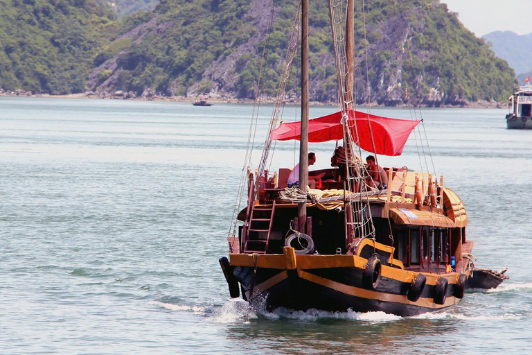 从河内出发：兰哈湾一日游，包含精彩活动从猫巴出发：兰哈湾一日游，包含丰富有趣的活动