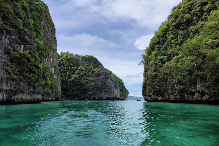 Phuket: Phi Phi Islands Early Bird Speedboat Tour & Buffet