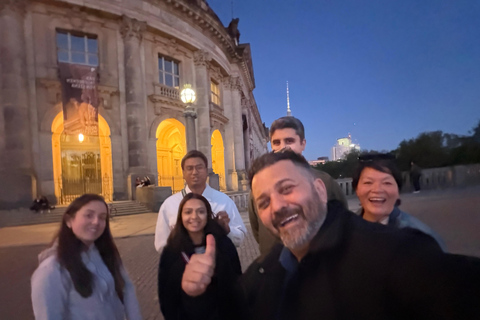 Berlin Night Walking Tour - Iconic Illuminated Landmarks Private Berlin Sunset Walking Tour - Iconic Landmarks