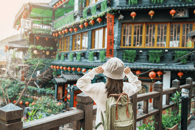 From Taipei: Yehliu Night Light Show & Jiufen Tour