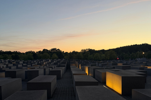 Berlin Night Walking Tour - Iconic Illuminated Landmarks Private Berlin Sunset Walking Tour - Iconic Landmarks