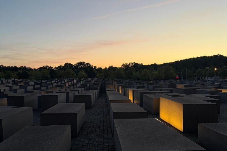 Berlin Night Walking Tour - Iconic Illuminated Landmarks Private Berlin Sunset Walking Tour - Iconic Landmarks
