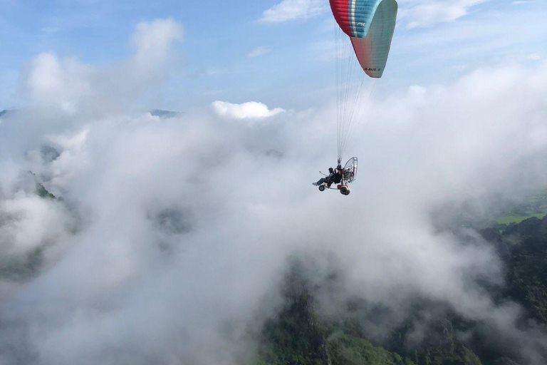 Vang Vieng: Paragliding Experience with Hotel Pickup