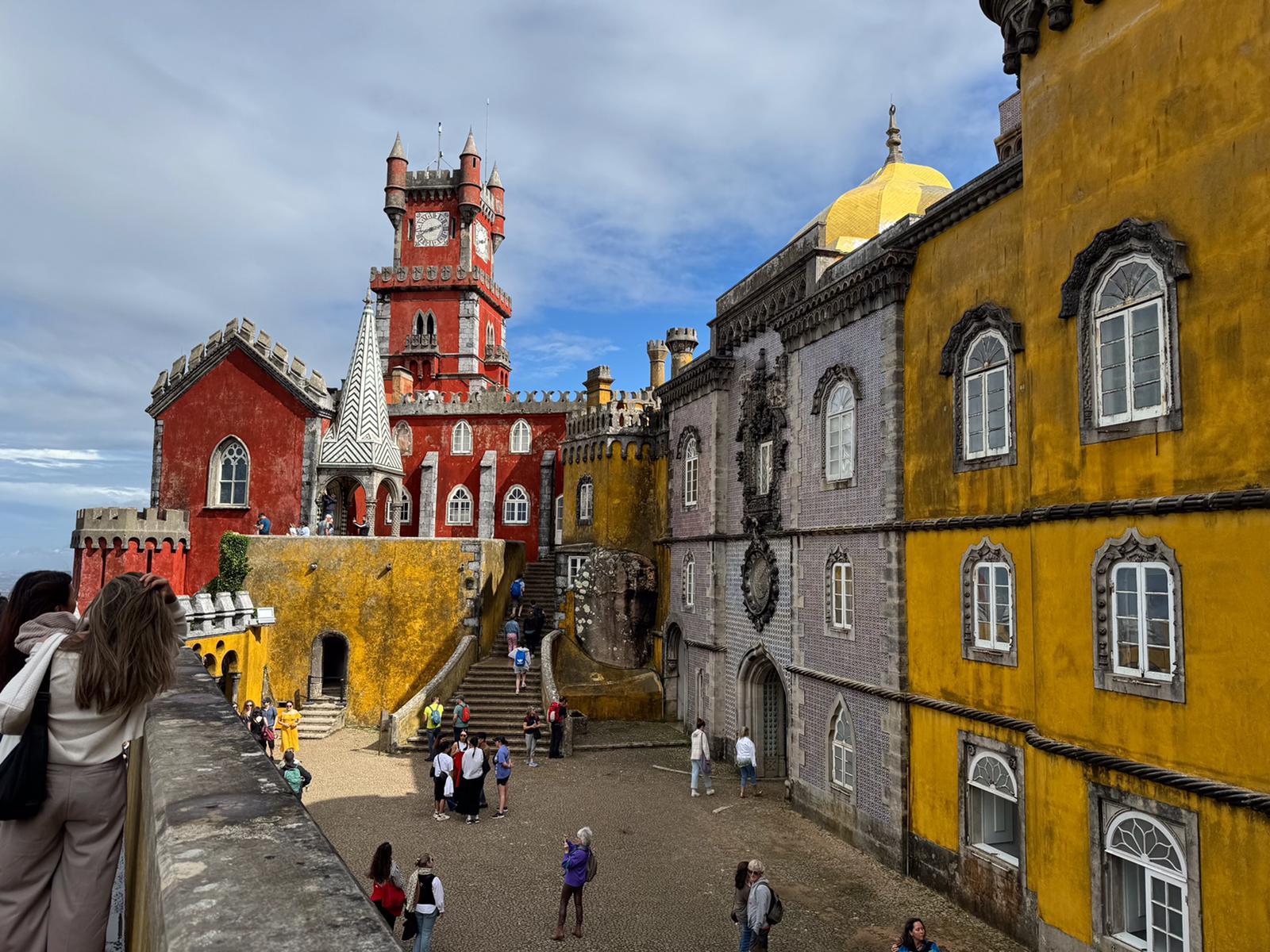 Halbtägige Tour zu den Palästen von Sintra Pena und Regaleira mit kleiner Gruppe