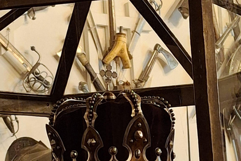 MINIVAN Dracula Castle, Peleș Castle & Wednesday 3 CASTLES Audio Guide 24 Languages