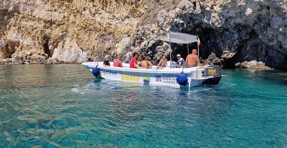 Syrakus: Bootstour durch Ortigia und zu den Meereshöhlen mit Prosecco und Obst