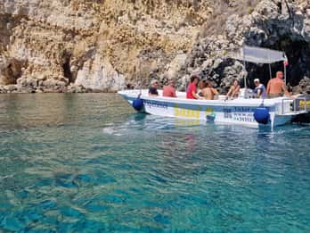 Syrakus: Bootstour durch Ortigia und zu den Meereshöhlen mit Prosecco und Obst