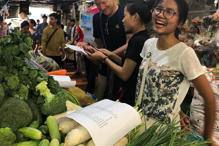 Phnom Penh: Market Tour and Khmer Cooking Class with Pickup