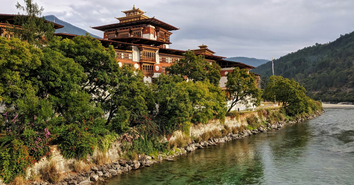 ブータン：タイガーネストと食事付き7日間ツアー（オール