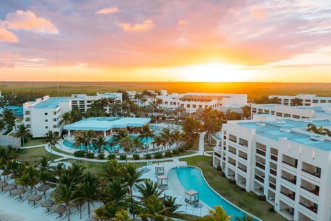 Privte Shuttle From CUN Airport to Hyatt Ziva Riviera Cancún