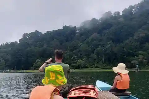 Munduk: trekking nella giungla, canoa, cascata e pranzo autentico