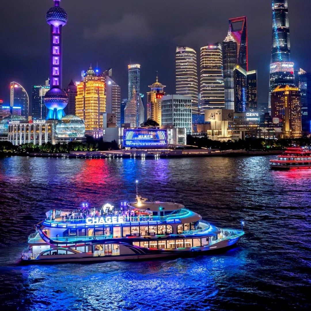 Croazieră nocturnă pe Huangpu: atmosferă confortabilă și