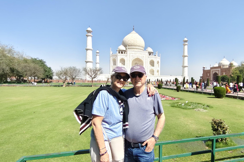 From Delhi: Taj Mahal, Agra Fort & Akbar's Tomb Day Trip Private Car + Professional Guide