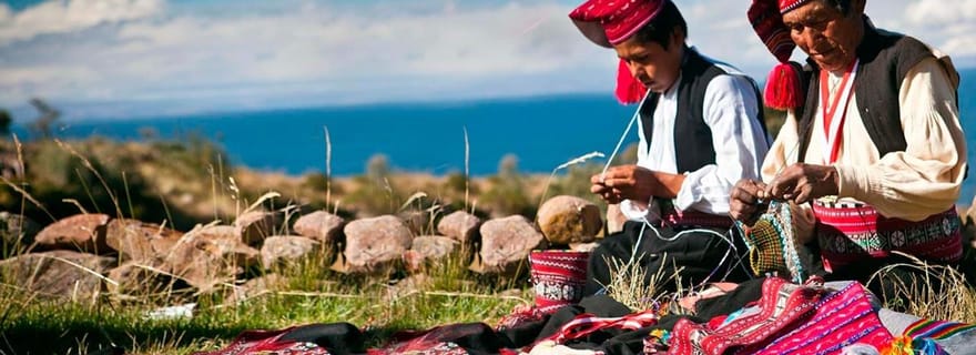 Visite de l'impressionnant lac Titicaca (île d'Uros et Taquile).
