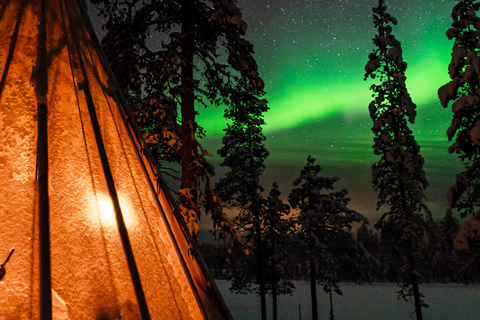 Saariselkä: Tour fotografico dell'aurora in auto con trasferimento e bevande