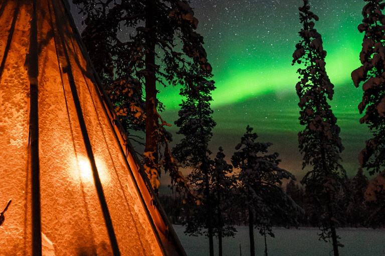 Saariselkä: Tour fotografico dell'aurora in auto con trasferimento e bevande