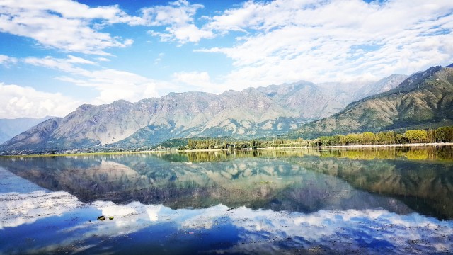 Visit Srinagar Enchanting Day Tour with Shikara Ride at Dal Lake in Srinagar, Jammu & Kashmir, India