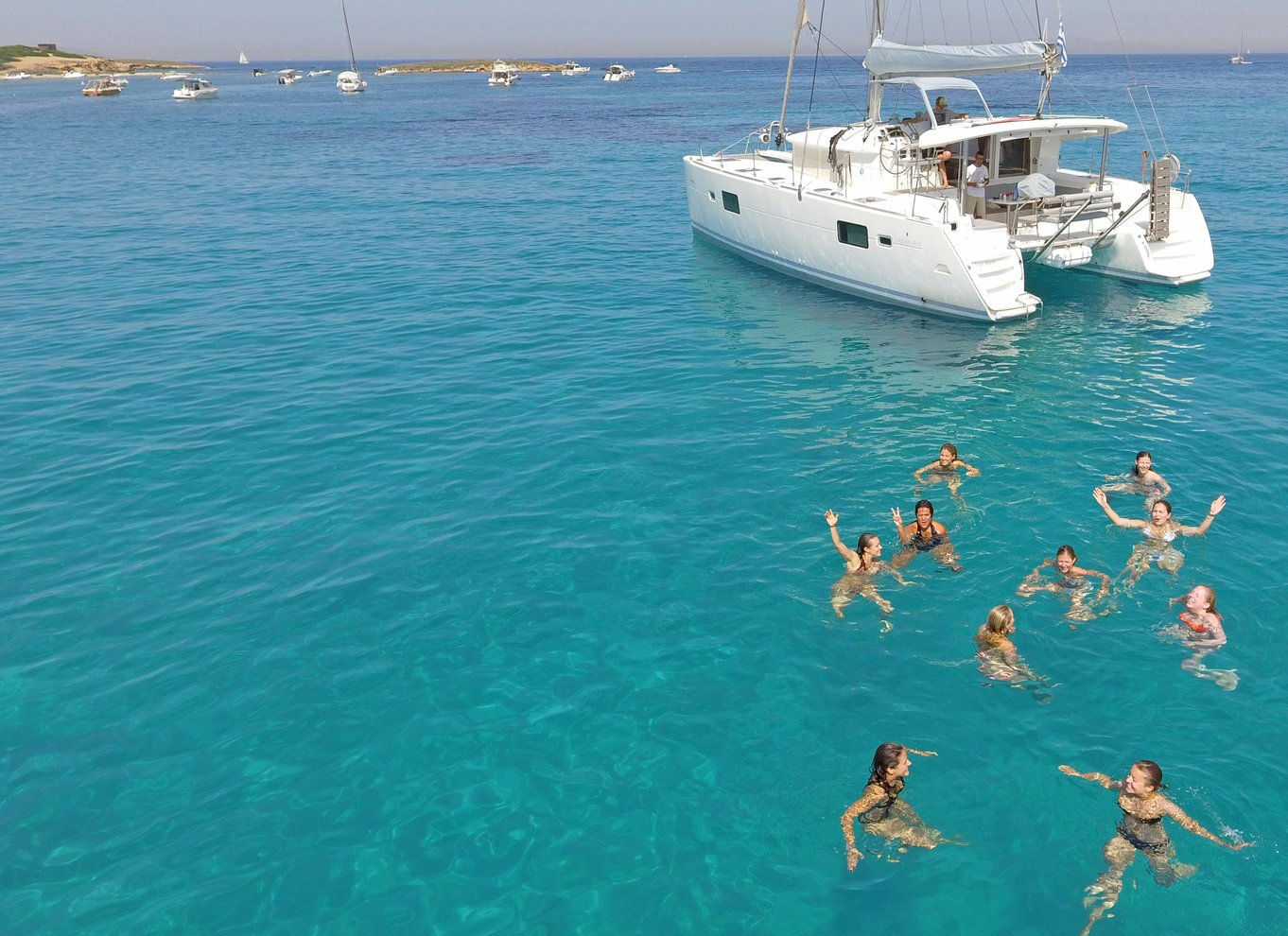 Athen: Katamaransejltur, græsk mad og gratis hotelafhentning