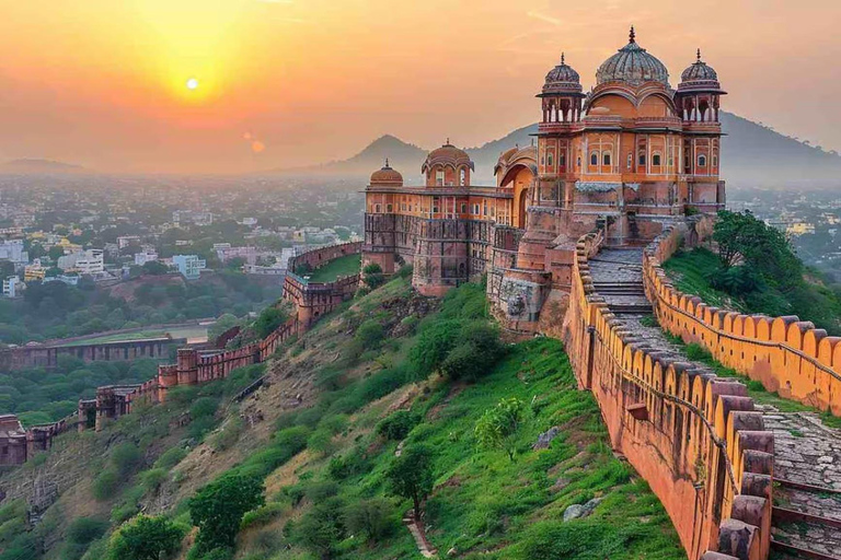 Tour privado de 5 días por el Triángulo Dorado con safari por la selva del tigreTour con alojamiento en hotel de 3 estrellas