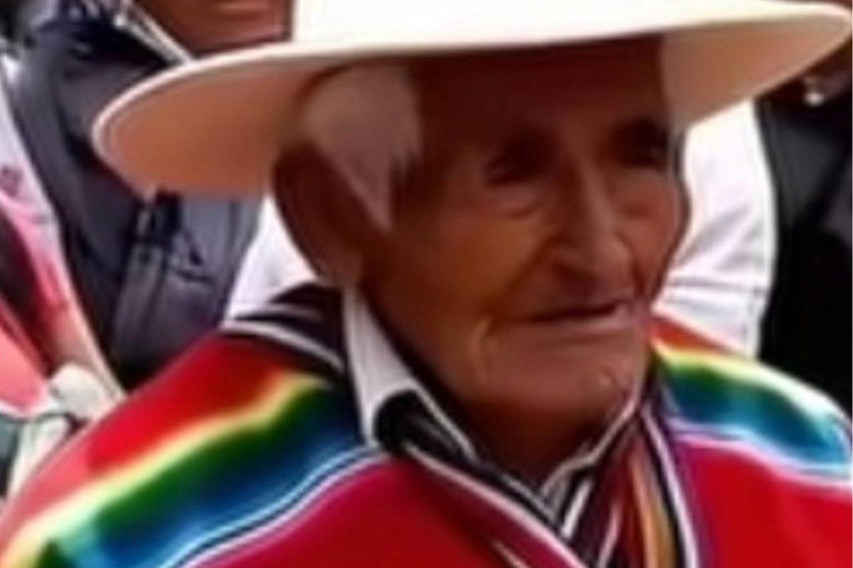 Quito Historic Center: Poncho Museum & Finger Painting Workshop & Souvenir Quito's Historic Center: Poncho Museum, Finger Painting Workshop, and Souvenir