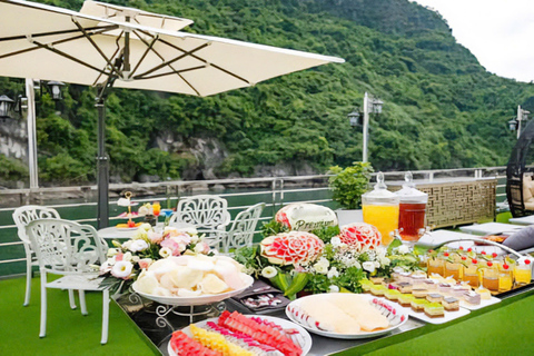Hanói: Cruzeiro de 5 estrelas na Baía de Halong com almoço, jacuzzi e festa