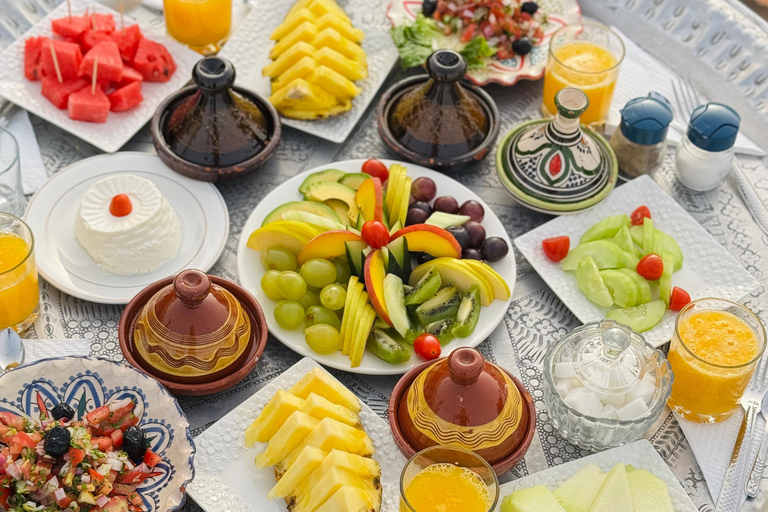 Marrakech: Royal Breakfast with Hot Air Balloons view