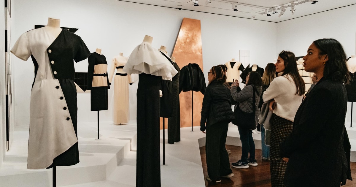 Paris Tour Durch Das Musée Yves Saint Laurent Vor Der Öffnungszeit Getyourguide 4326