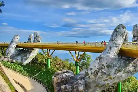 Coche Privado al Puente Dorado - Colinas de BaNa Desde Hoi An/DaNang