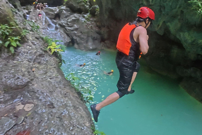 Cebu: Oslob Whaleshark Watching Canyoneering ritiro privato