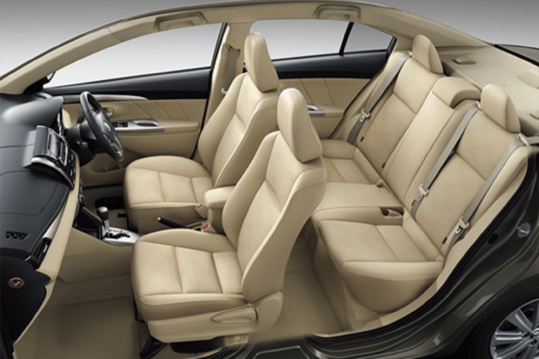 Hanoi: Transfer to/from Sapa by Luxury Private Car Round-trip private car between Hanoi and Sapa