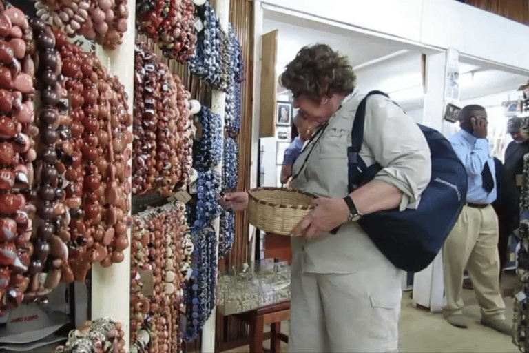 Excursão de meio dia para compras de souvenirs e história em Nairóbi.