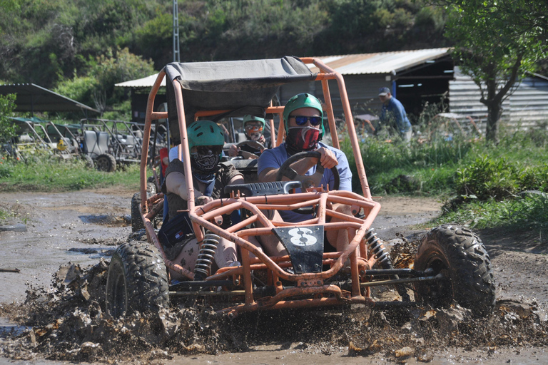 مجموعة تجمع بين التجديف وركوب العربات أو الدراجات الرباعية والانزلاق بالحبل مع الغداءمجموعة تجمع 