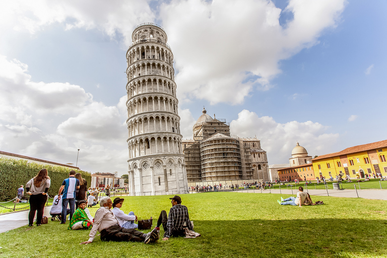 Entrada reservada a la torre inclinada de Pisa y catedral