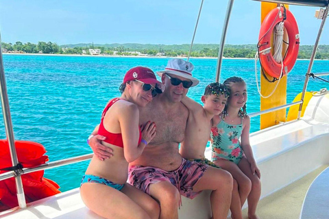 蒙特哥湾度假村出发：里克斯咖啡馆日落双体船巡游里克斯咖啡馆日落双体船巡游蒙特哥湾度假村